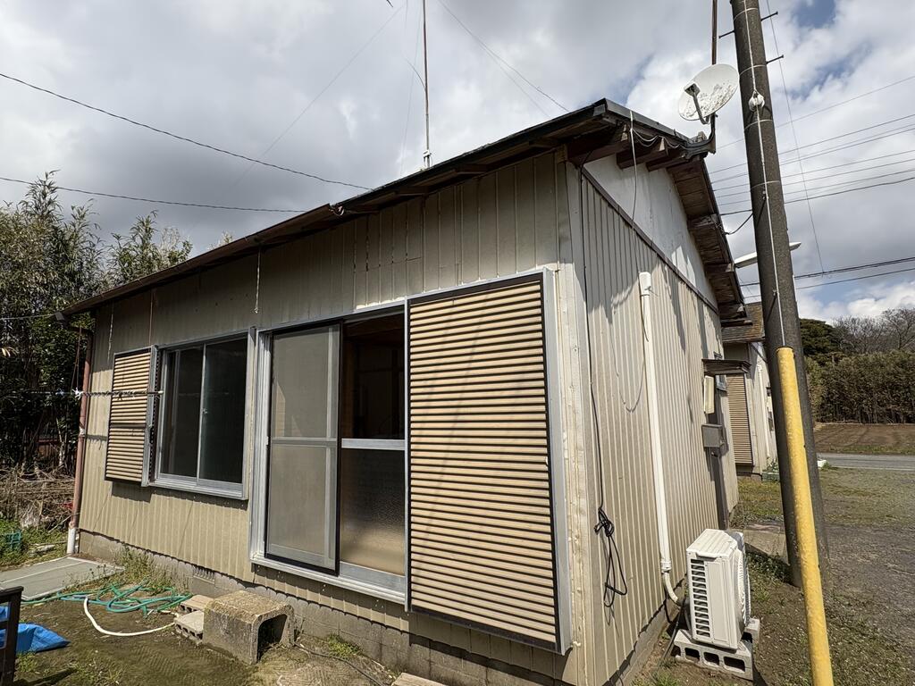 建物外観　居室２室南向き一戸建
