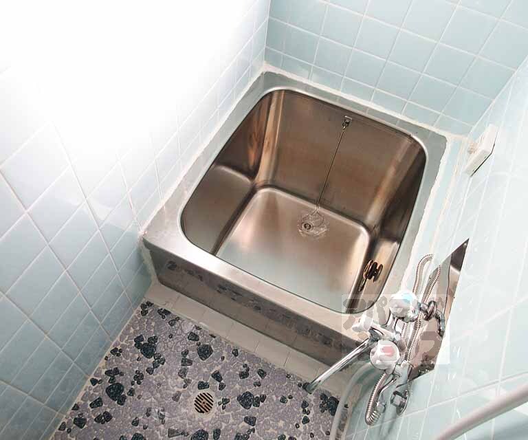 バス・シャワールーム　レトロなバスルームです