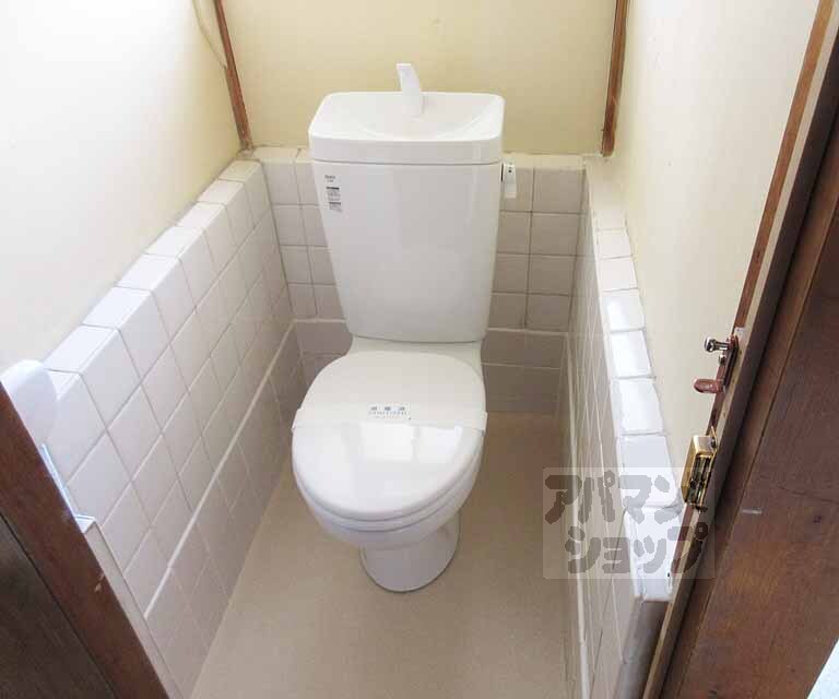 トイレ　清潔感のあるお手洗いです。