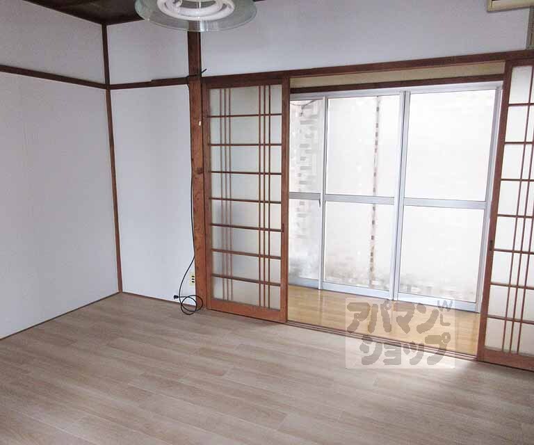 居室・リビング　６帖の洋室。