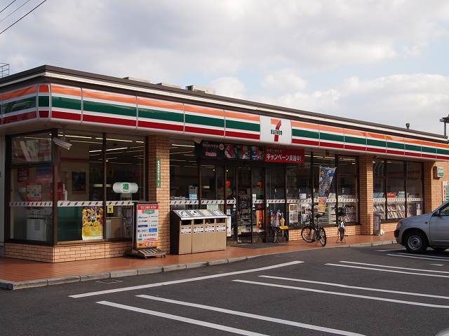 コンビニ　セブンイレブン（コンビニ）まで850m