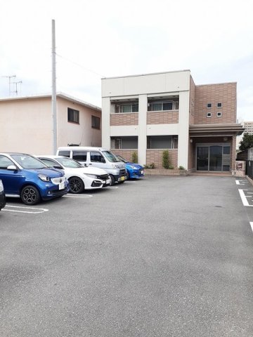 駐車場　駐車場に車を止められます