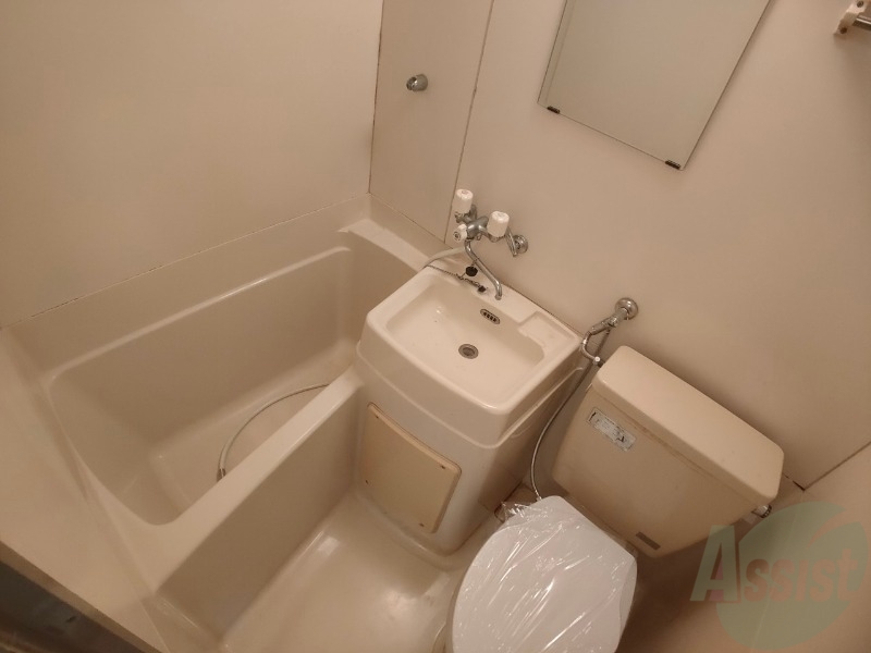 バス・シャワールーム　ユニットバスです。疲れを癒すのに欠かせませんね！