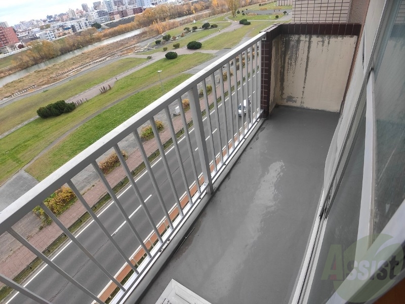 バルコニー　バルコニーです。洗濯物を干したり一息ついたりできますね！