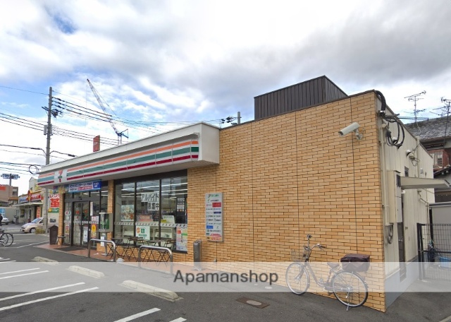 コンビニ　セブンイレブン（コンビニ）まで303m