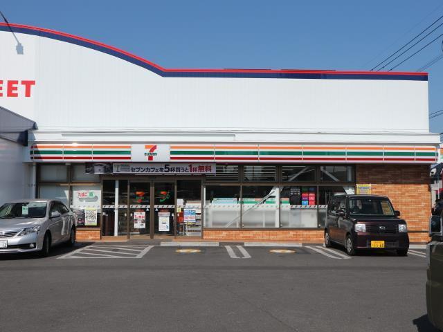 コンビニ　コンビニ（コンビニ）まで550m