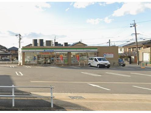 コンビニ　ファミリーマート刈谷新富町南店（コンビニ）まで738m