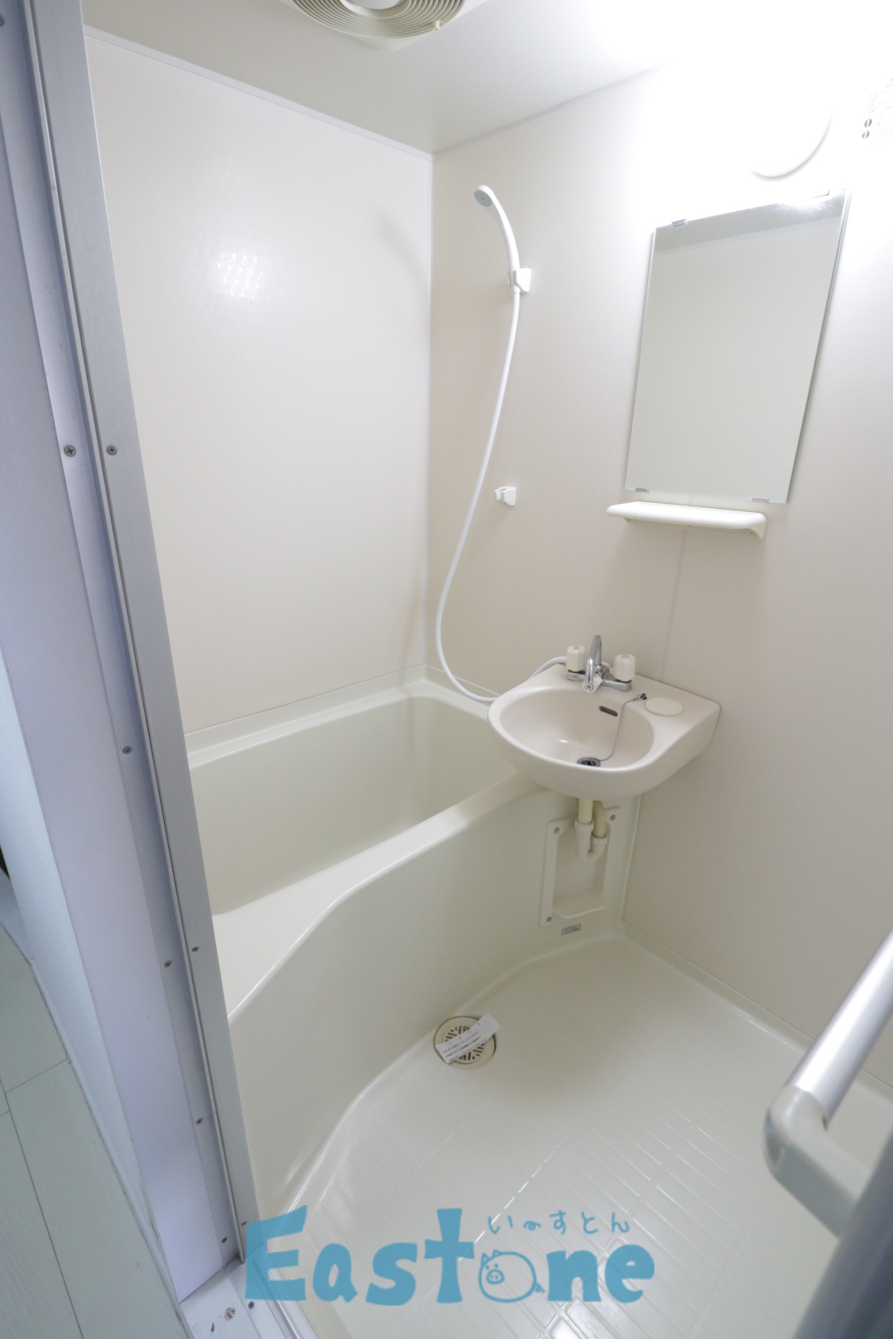 バス・シャワールーム　清潔感のあるバスルーム