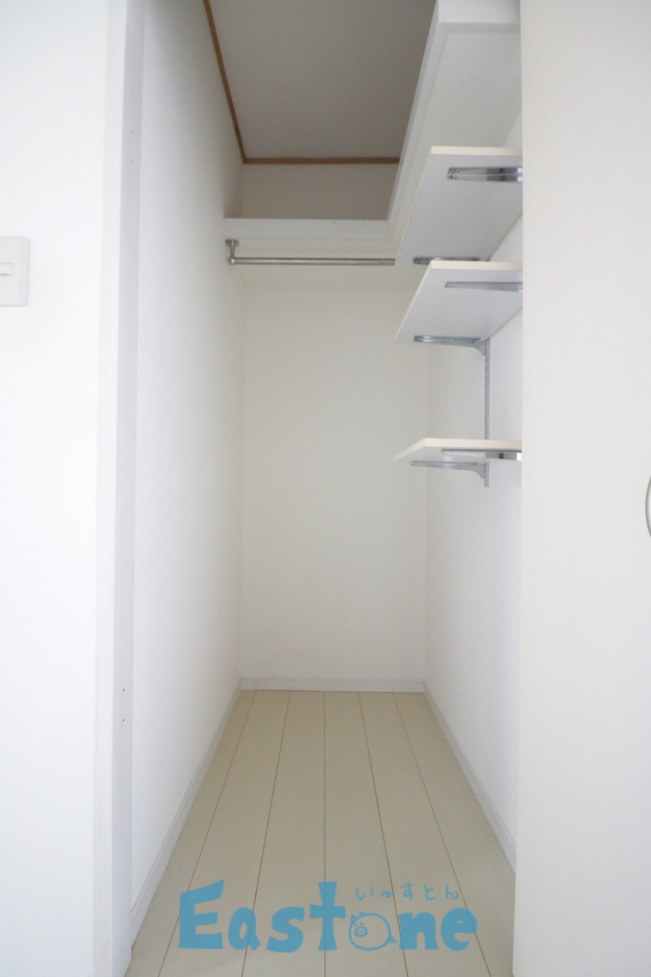 収納　荷物がたくさん入ります！奥行きのあるクローゼット