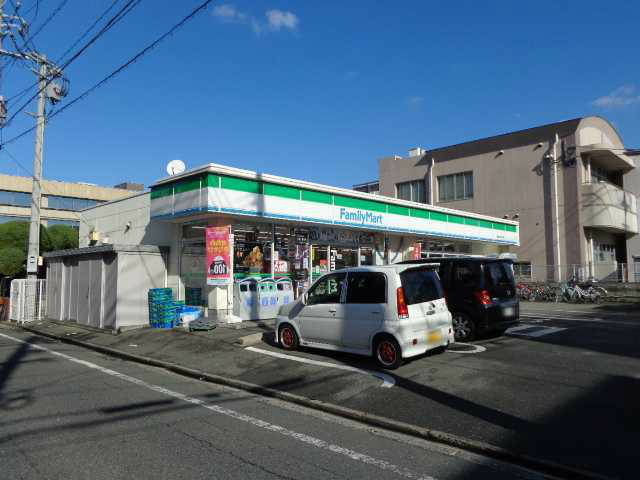 コンビニ　ファミリーマート福岡大楠一丁目店（コンビニ）まで334m