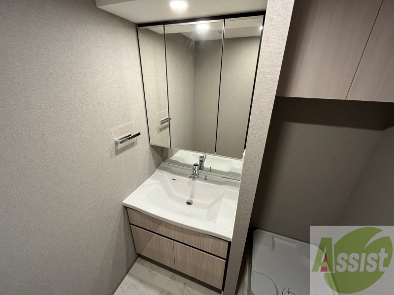 洗面設備　大きくて使いやすそうな独立洗面台になっています。