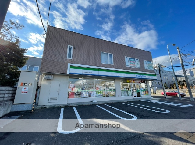 コンビニ　ファミリーマート（コンビニ）まで83m