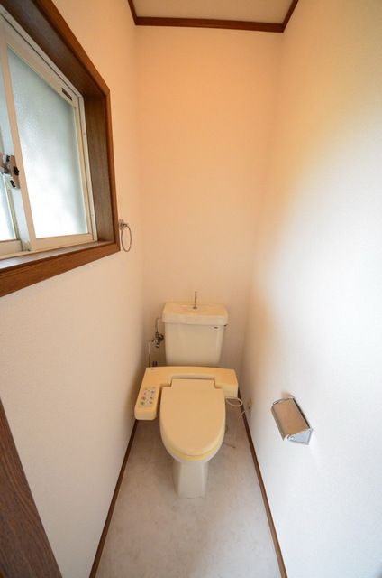 トイレ　♪窓付きの明るいトイレ♪