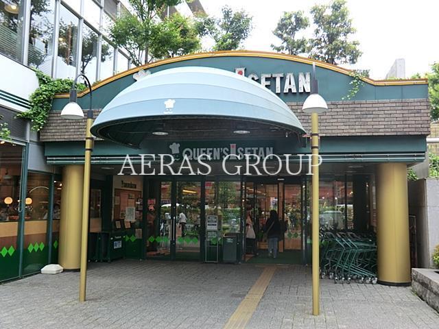 スーパー　クイーンズ伊勢丹小石川店（スーパー）まで377m