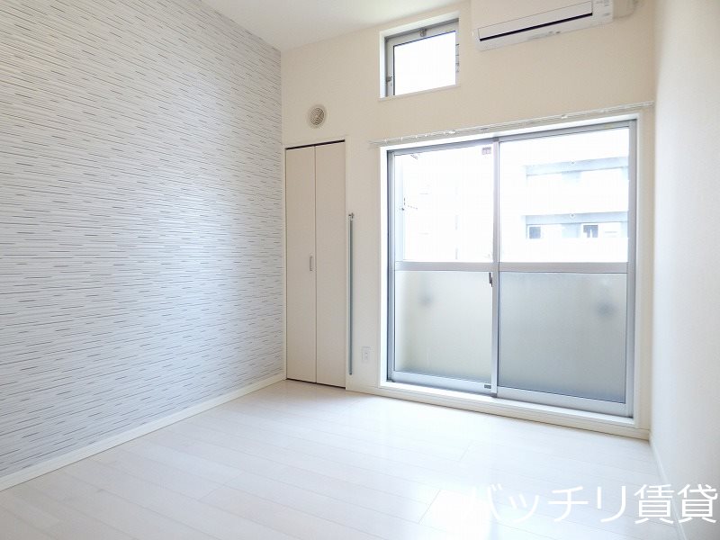 バルコニー　別号室タイプの為、現状を優先致します。