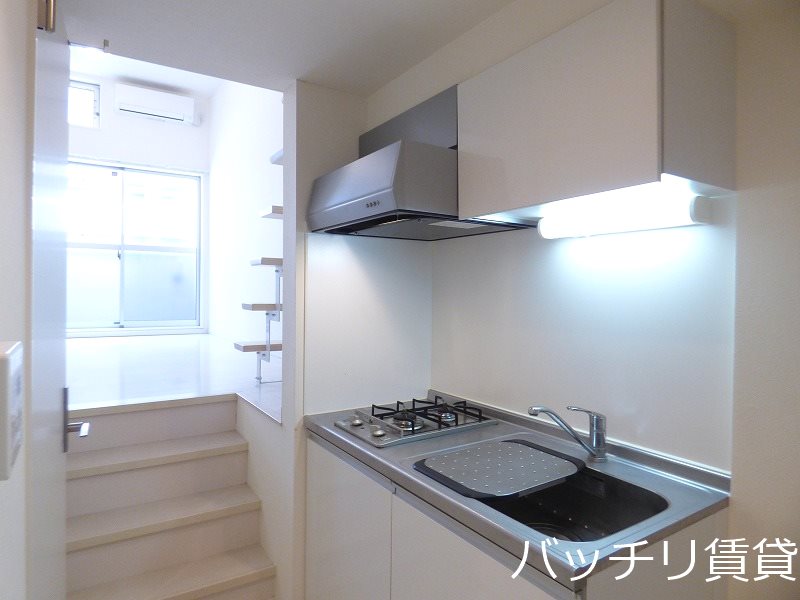 キッチン　別号室タイプの為、現状を優先致します。