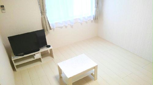 居室・リビング　南向きの窓から暖かい日差しが差し込みます。