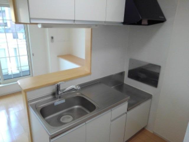 キッチン　コンパクトなキッチンで掃除もラクラク