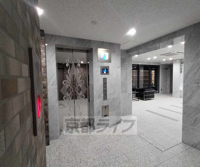 その他　エレベータです