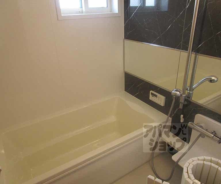 バス・シャワールーム　３０１号室の写真です。