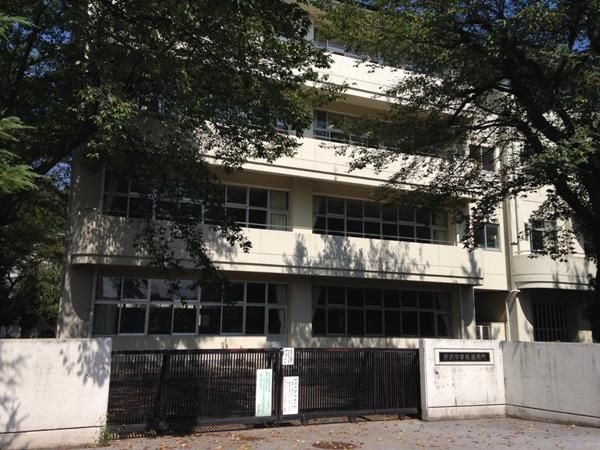 中学校　所沢市立所沢中学校（中学校）まで743m