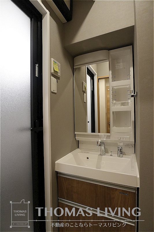 洗面設備　女性に嬉しい独立洗面台。