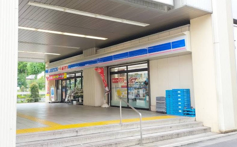 コンビニ　コンビニ（コンビニ）まで958m