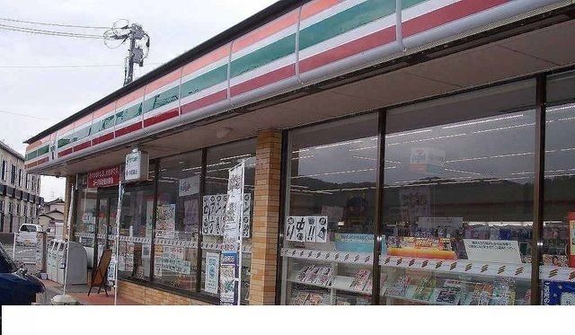 コンビニ　セブンイレブン岡山小山店（コンビニ）まで350m