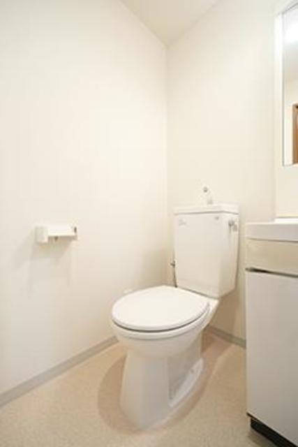 トイレ　※写真は同タイプ住戸です。