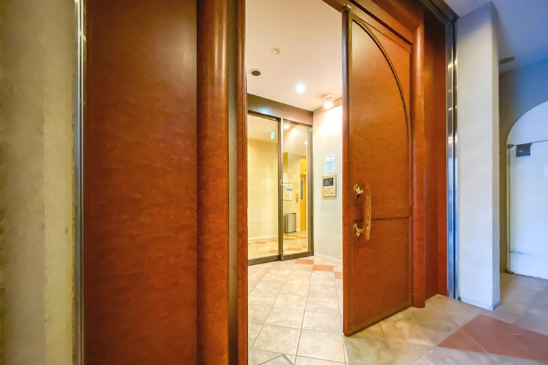 ロビー　内見予約受付中、お気軽にお問い合わせください。