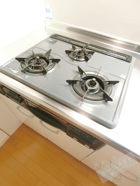 キッチン　ガスコンロ３口（グリルつき）