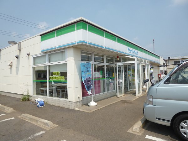 コンビニ　ファミリーマート（コンビニ）まで730m