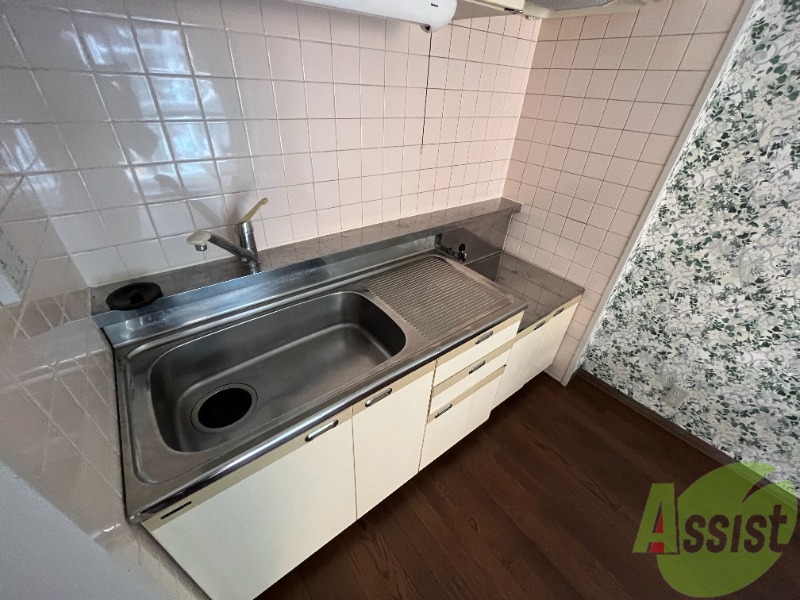 キッチン　調理スペースが確保されていて使いやすそうな印象でした。