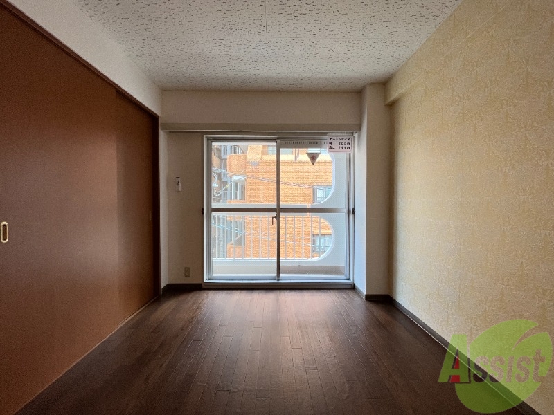 その他部屋・スペース　６帖の洋室のお部屋もあります。寝室にしましょう。