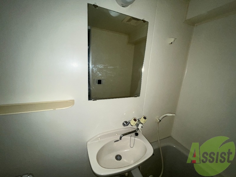 洗面設備　洗面台はバスルームの中にありましたよ。こちらをお使い下さい。