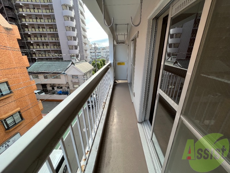 バルコニー　バルコニーは幅があり、広い印象を受けました。