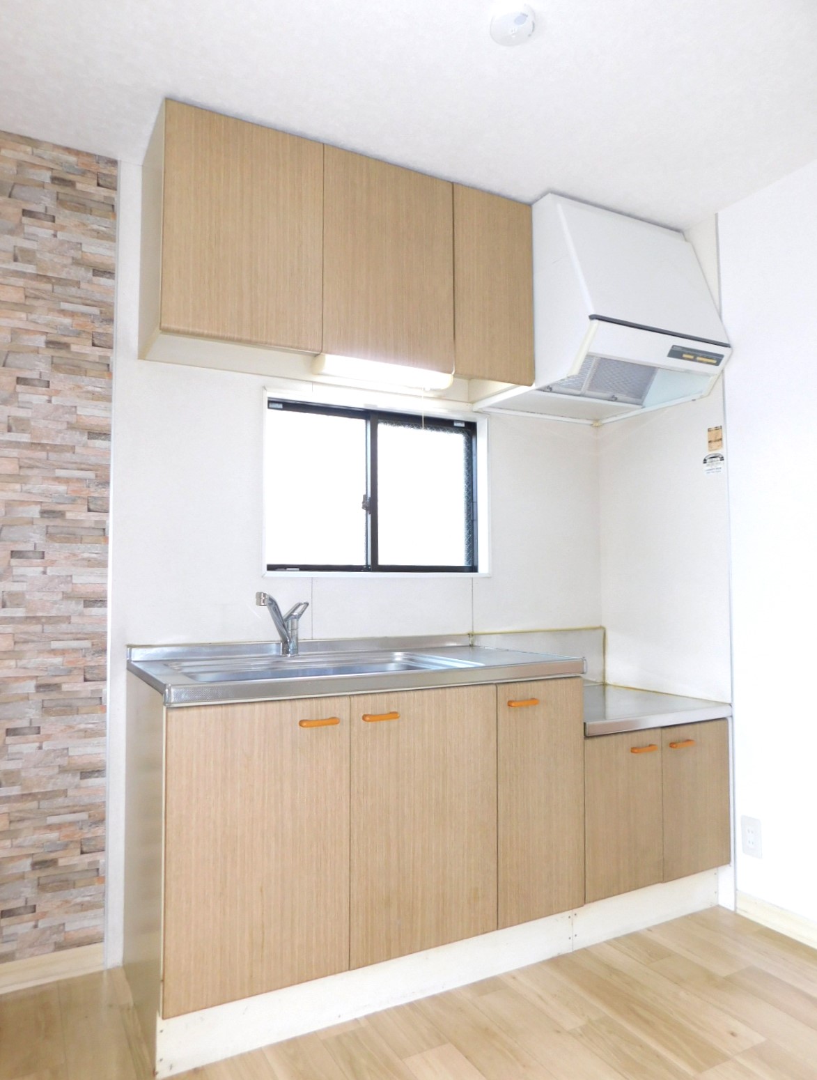 キッチン　シングルレバー水栓新設します（同タイプ写真）