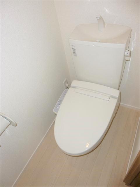 トイレ　温水洗浄便座付きのトイレ