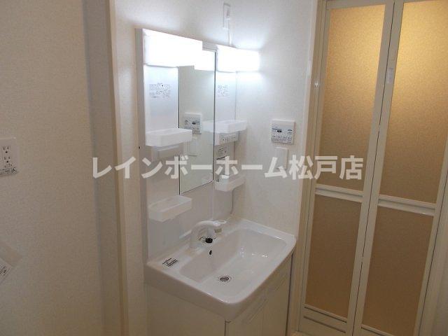 洗面設備　使いやすい洗面所です