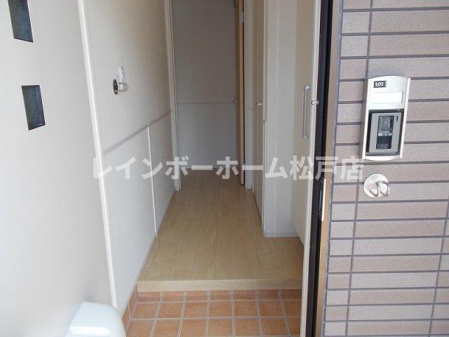 玄関　収納もある玄関です