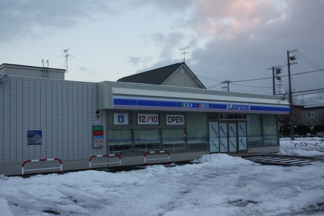 コンビニ　ローソン恵庭黄金南店（コンビニ）まで527m