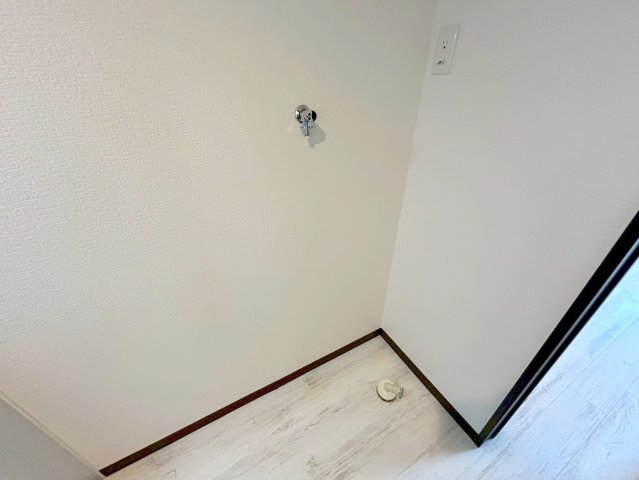 その他設備　嬉しい室内洗濯機置場。これで洗濯機も長持ちしますね。