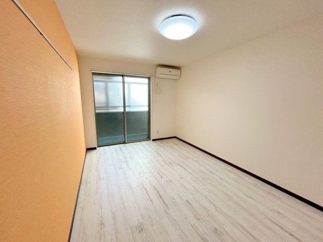 居室・リビング　明るく広々としたリビングです。