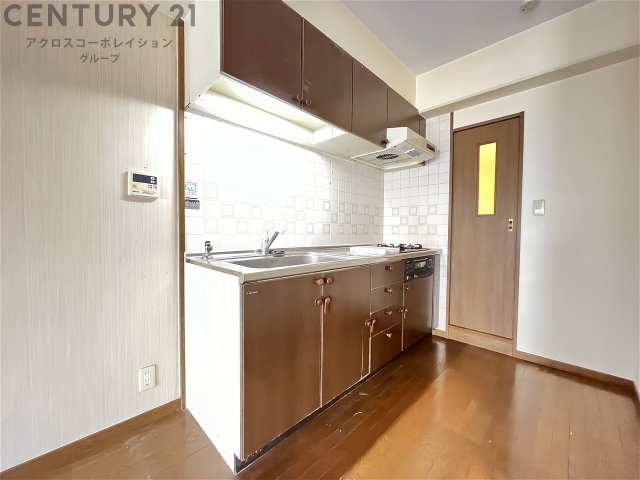 キッチン　3口ガスコンロ付で機能的なキッチンです！