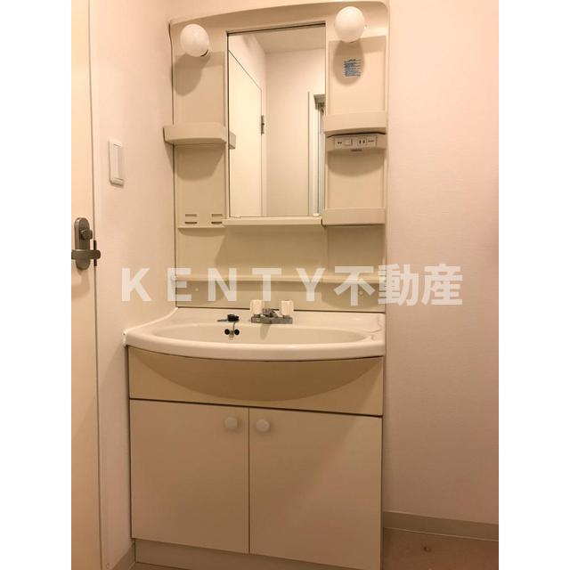 洗面設備　明るい洗面所です