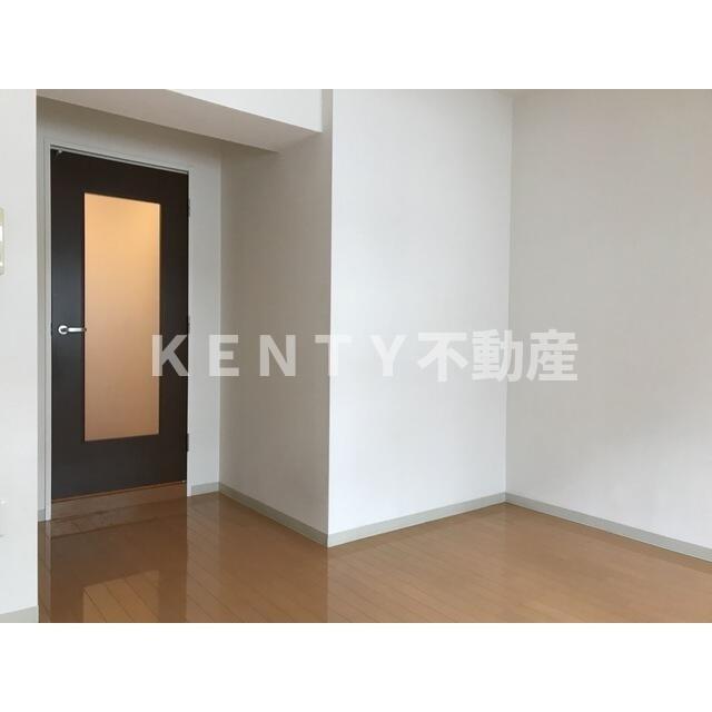 その他部屋・スペース　落ち着いた色調の寝室です