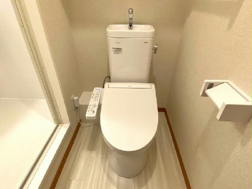 トイレ　温水洗浄便座付きで安心♪