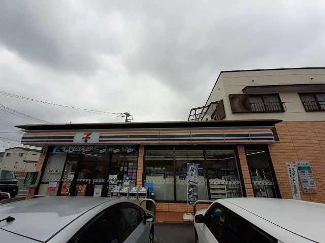 コンビニ　セブンイレブン前橋山王店（コンビニ）まで650m