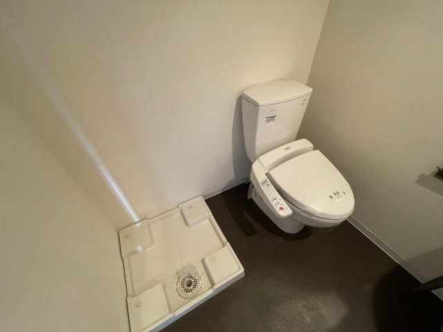 トイレ　イメージとして同建物他部屋を表示しています