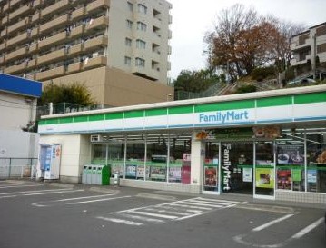 コンビニ　ファミリーマート 鶴ヶ峰本町店（コンビニ）まで355m